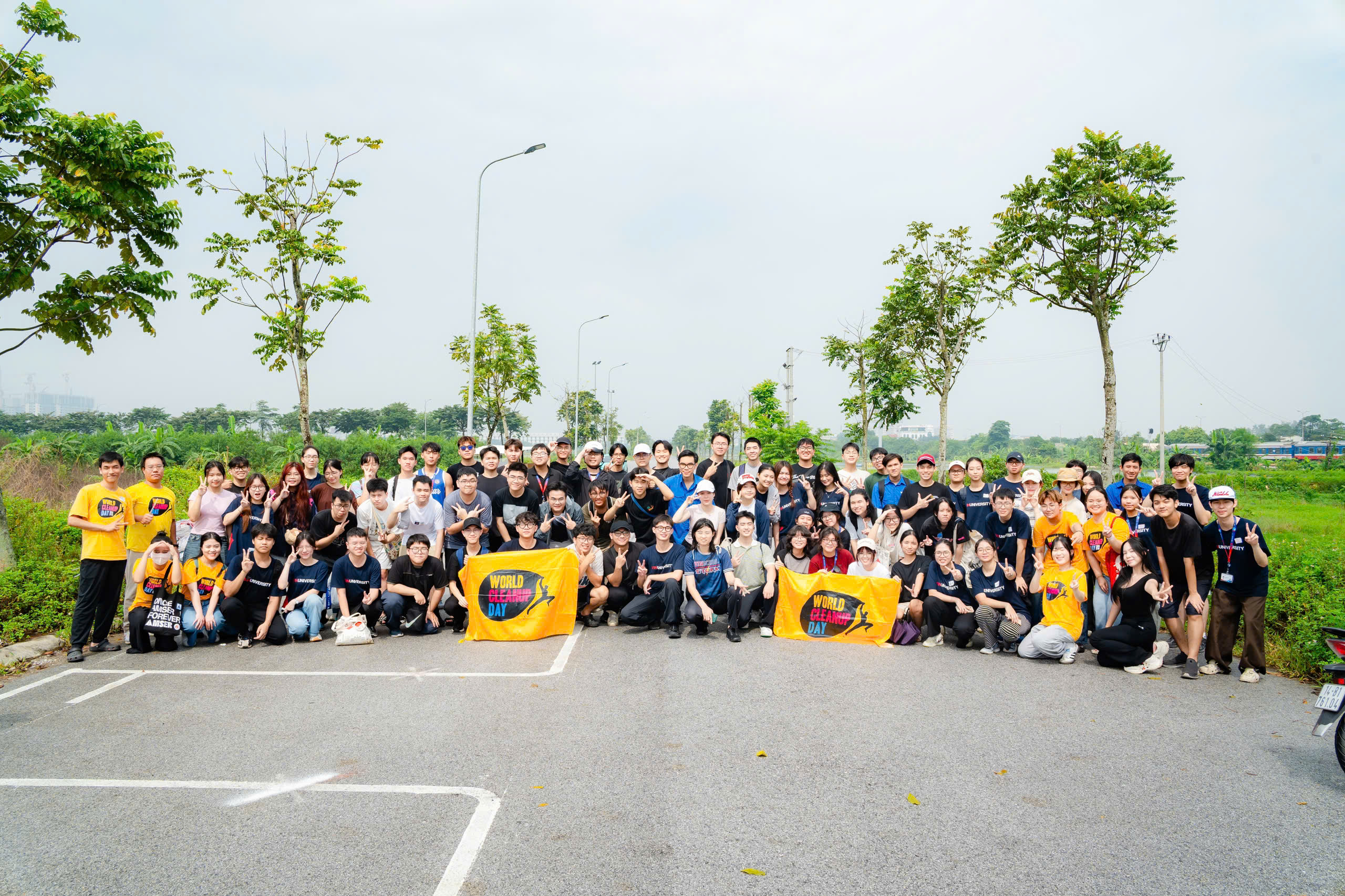 World Cleanup Day 2025: Over 100 VinUnians Joined Hands to Clean Up Gia Lam Ward – Collecting Over 40 Tons of Waste